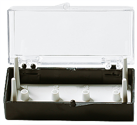 EM-Tec SB4X kleine Aufbewahrungsschachtel mit 6 mm extra Höhe, für 4 Ø 12,7 mm Standard REM Stiftprobenteller